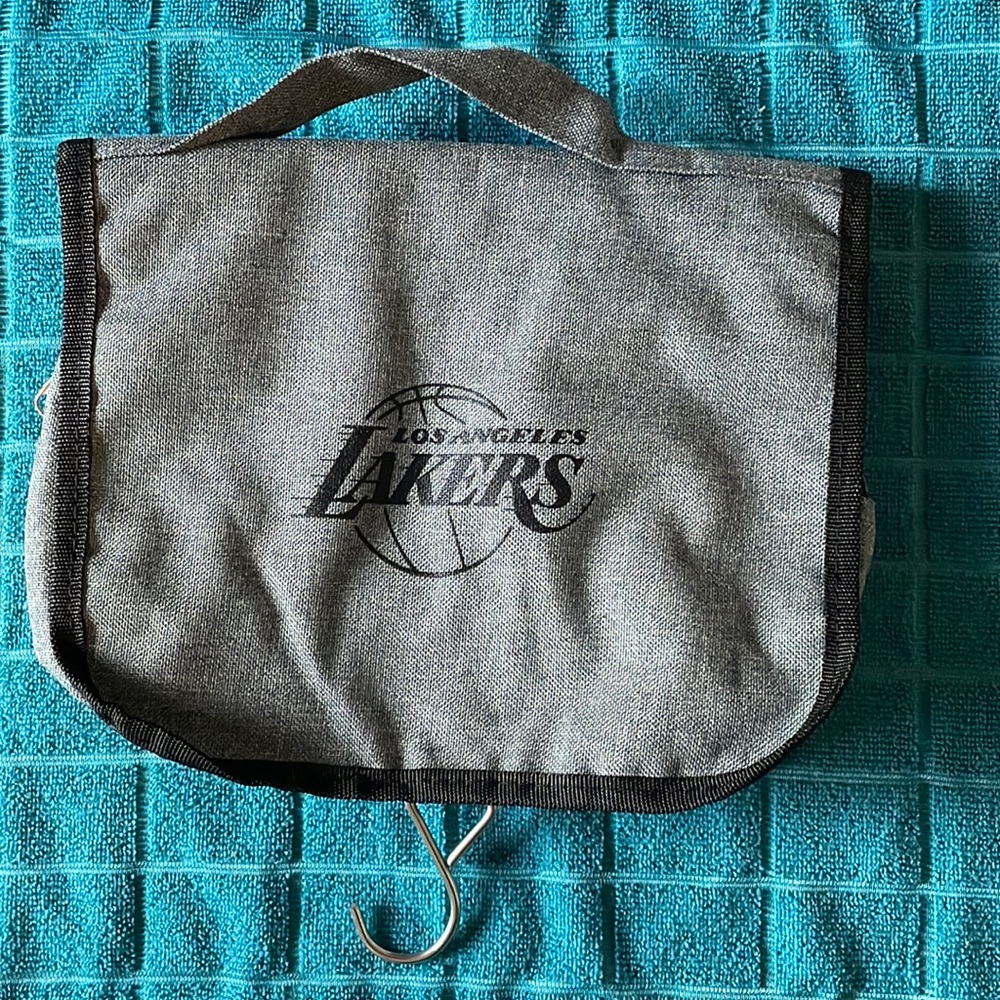 Men’s toiletry travel organizer